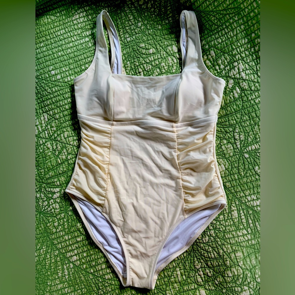 Square-Neck One-Piece Old Navy Swimsuit with Full Coverage - Picture 1 of 14